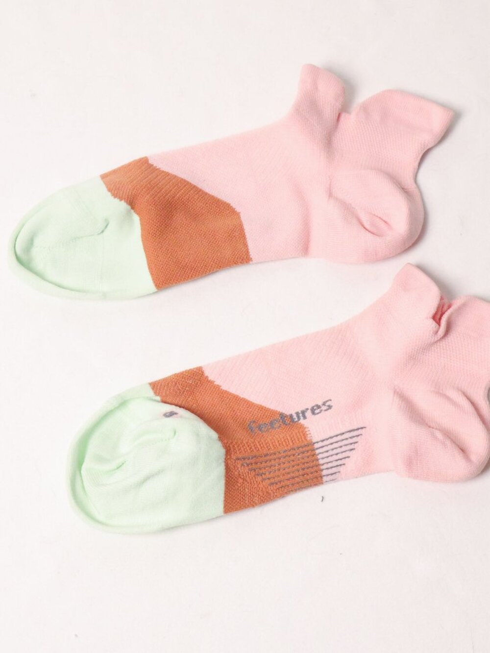 Size M | Feetures Elite Ankle Socks Lightweight No Show Socks